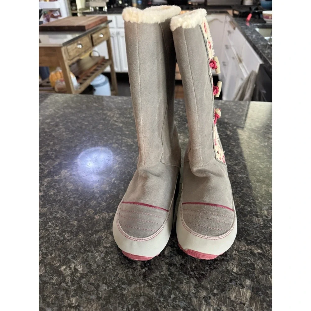 Sorel Girl's Winter Boots with Floral‎ and Suede Upper Size 5 Slip On Booties